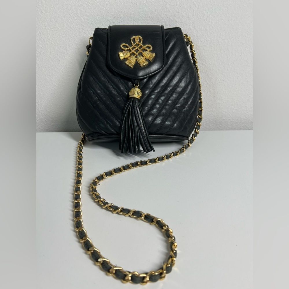 Crossbody bag black/ gold magnetic fastening chains - Picture 4 of 16